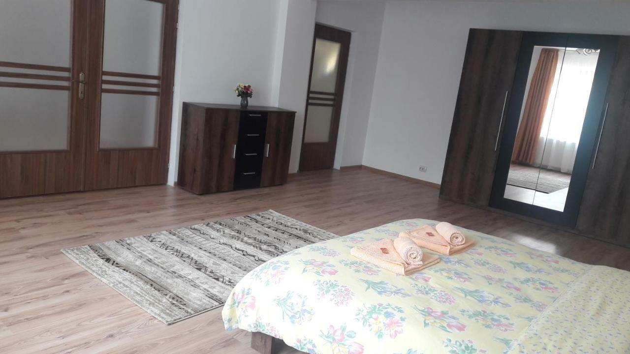 Travel Homzzz Apartments Târgu-Mureş エクステリア 写真