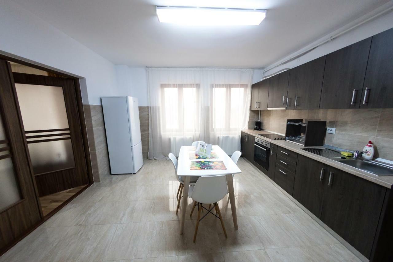 Travel Homzzz Apartments Târgu-Mureş エクステリア 写真